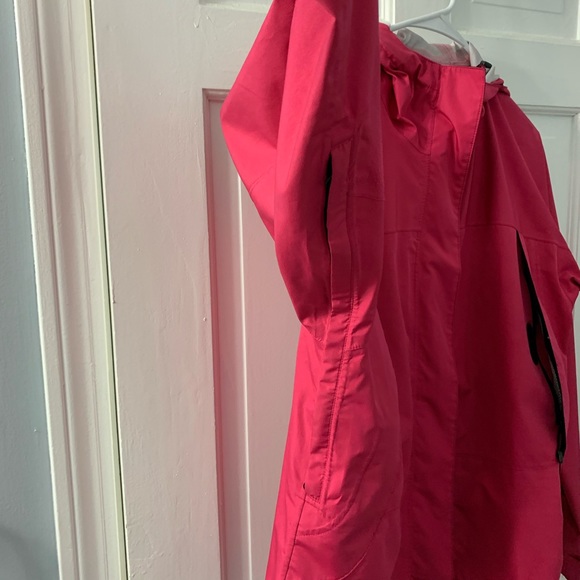 L.L.Bean women’s S waterproof rain jacket pink - Picture 4 of 6
